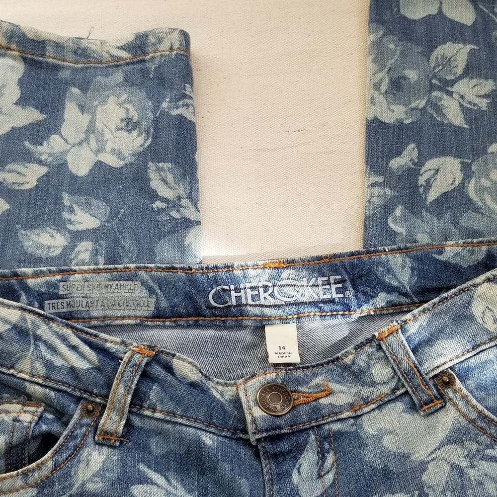 2/$10๐ Cherokee Super Skinny Ankle Jeans - Picture 3 of 3